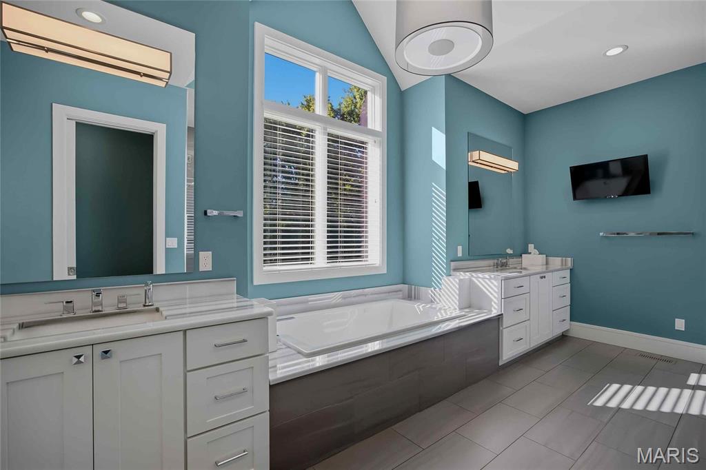 15 Ladue Meadows Property Photo 19