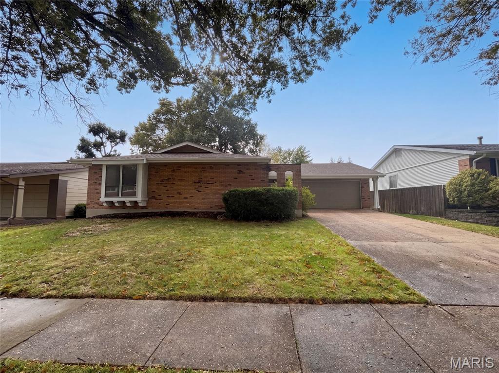 742 Foxwick Drive Property Photo 1