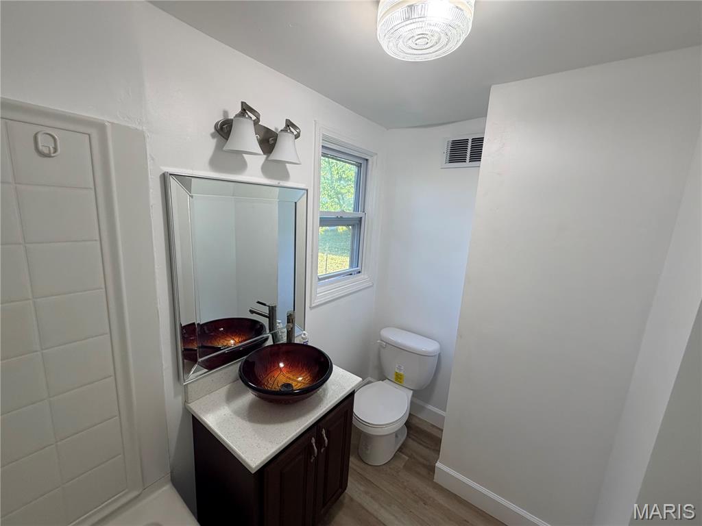 720 S Clark Street Property Photo 8