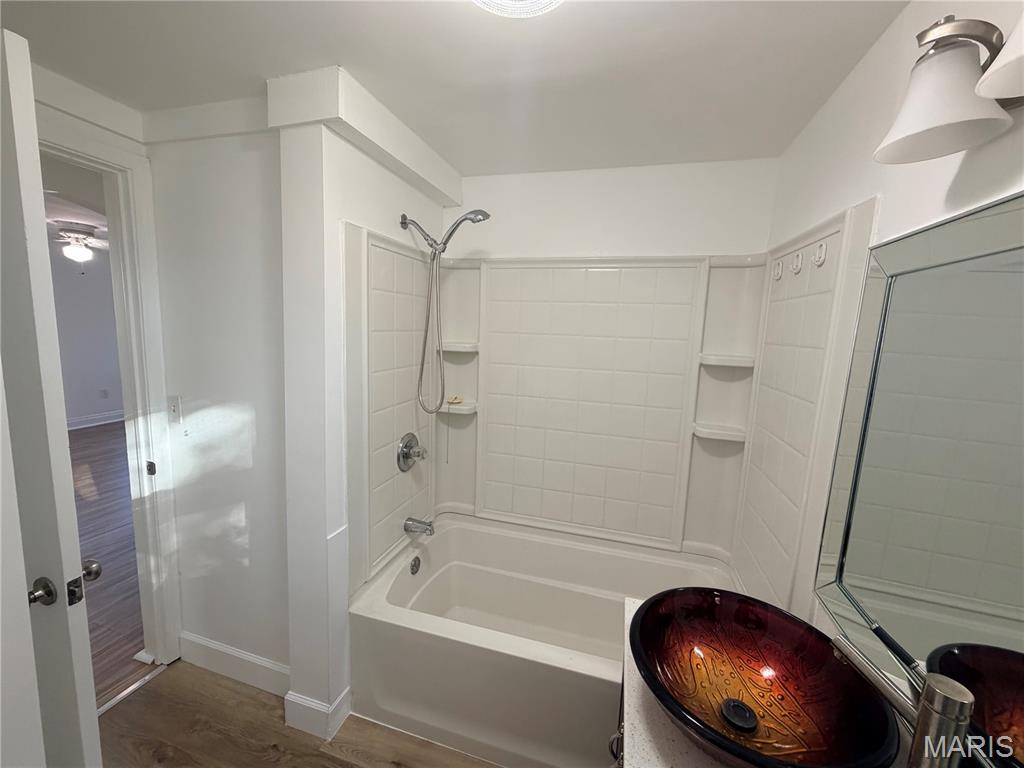 720 S Clark Street Property Photo 9