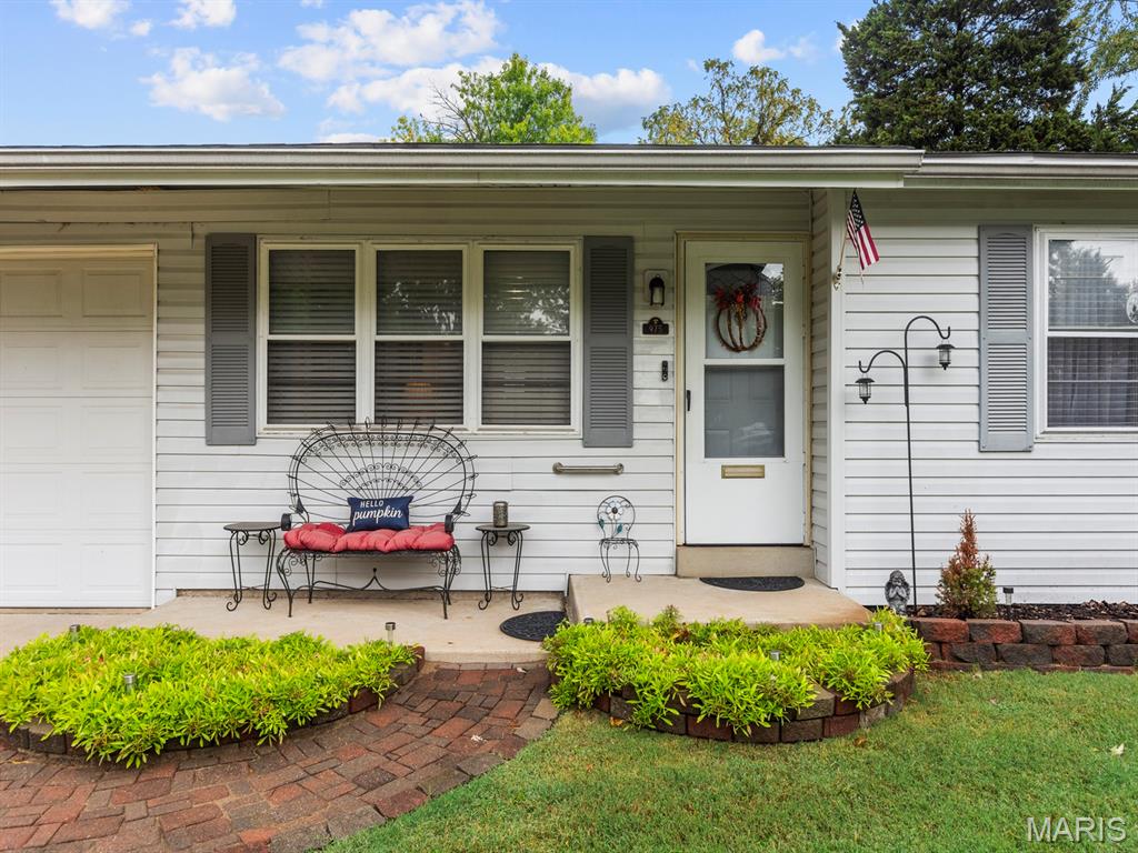 975 Sherman Lane Property Photo 4