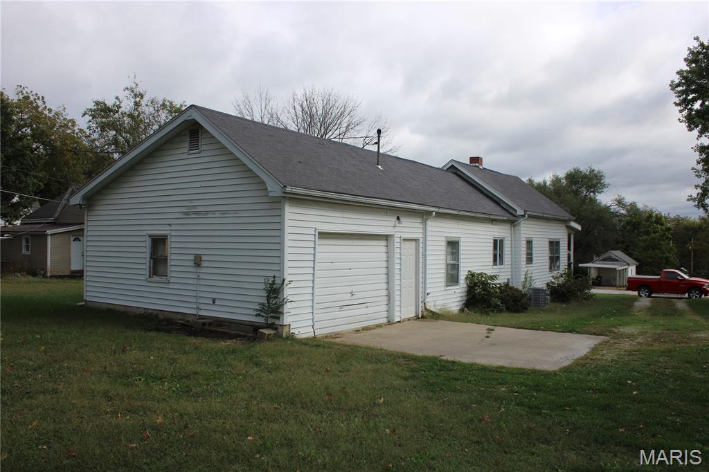 307 S. Washington St Property Photo 4
