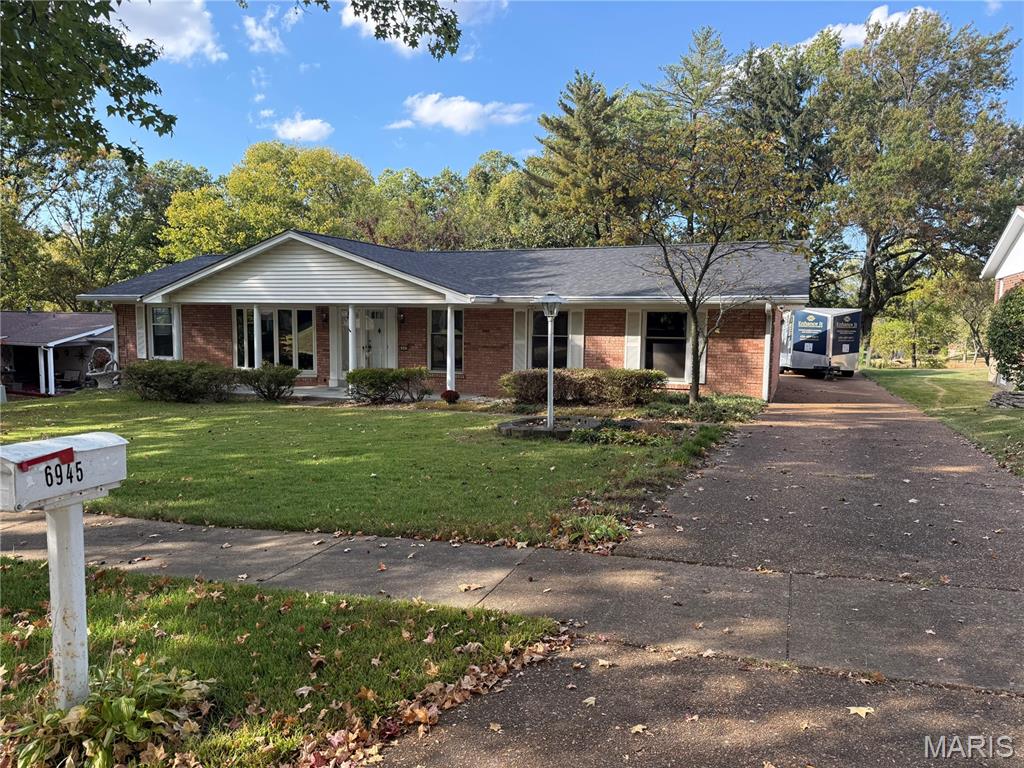 6945 Lakeside Hills Drive Property Photo 1