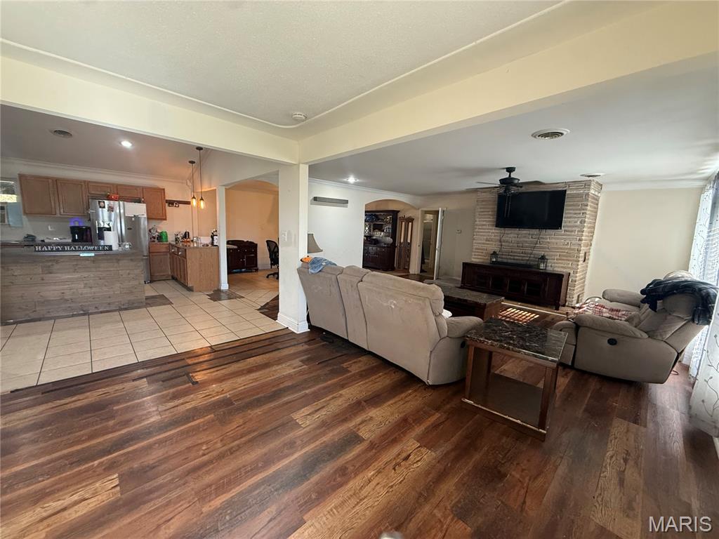2707 N Service Road Property Photo 5