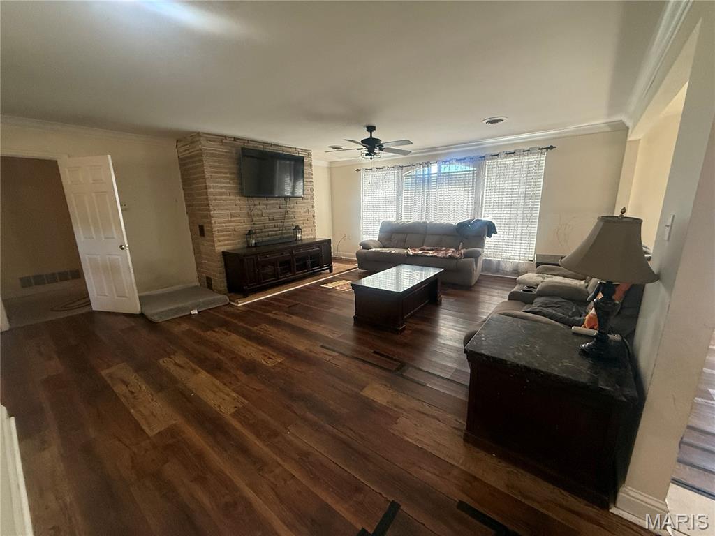 2707 N Service Road Property Photo 7