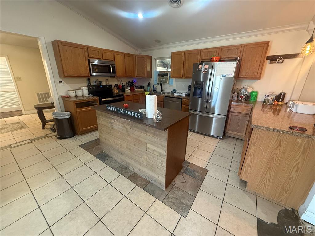 2707 N Service Road Property Photo 8