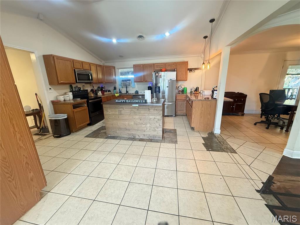 2707 N Service Road Property Photo 9