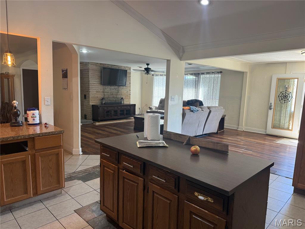 2707 N Service Road Property Photo 10