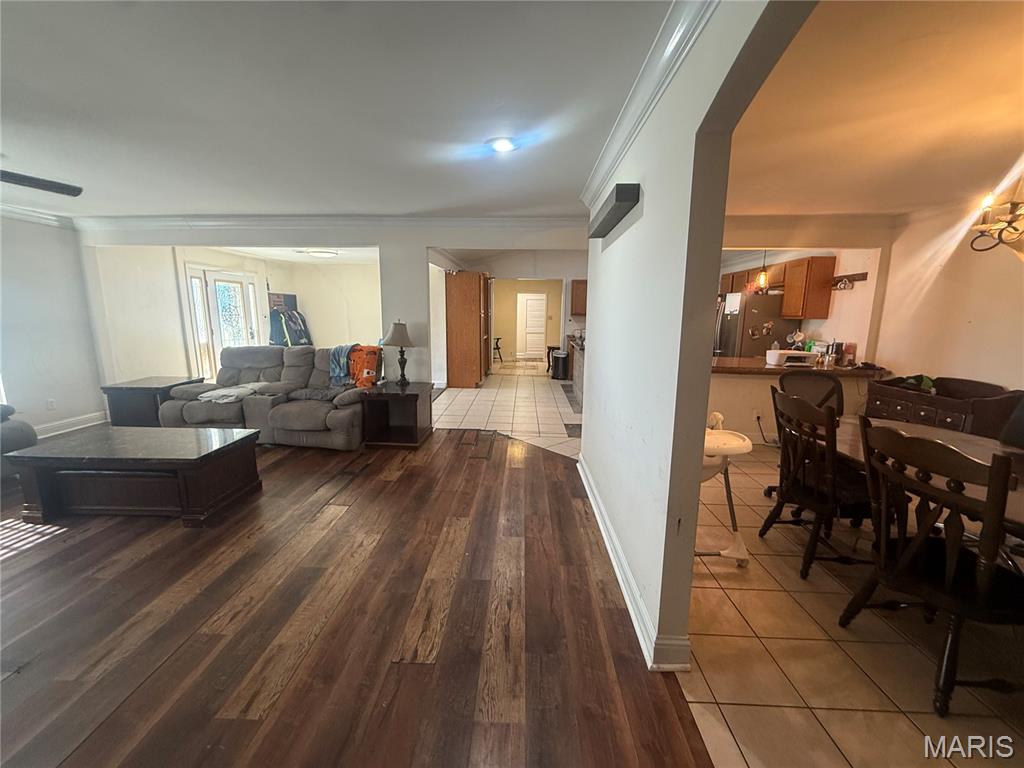 2707 N Service Road Property Photo 11