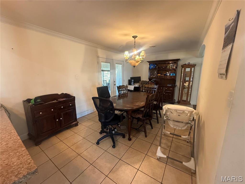 2707 N Service Road Property Photo 12