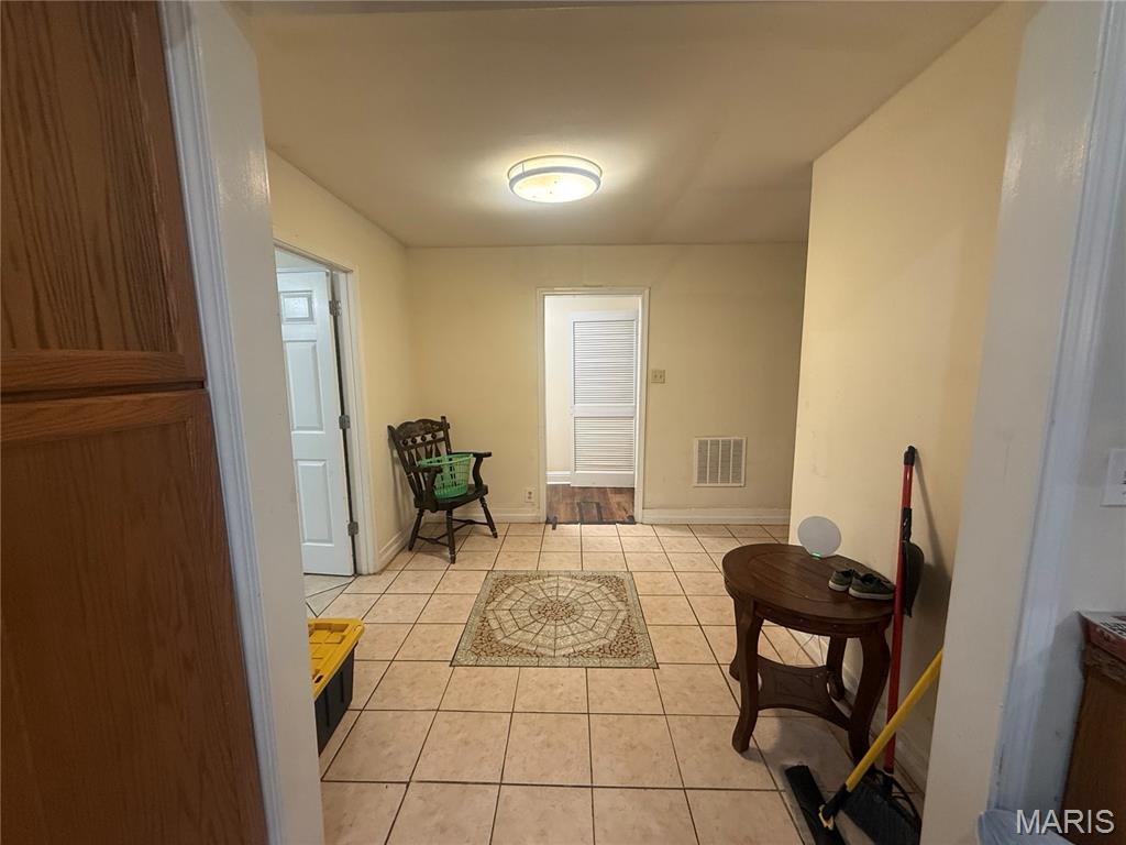 2707 N Service Road Property Photo 17