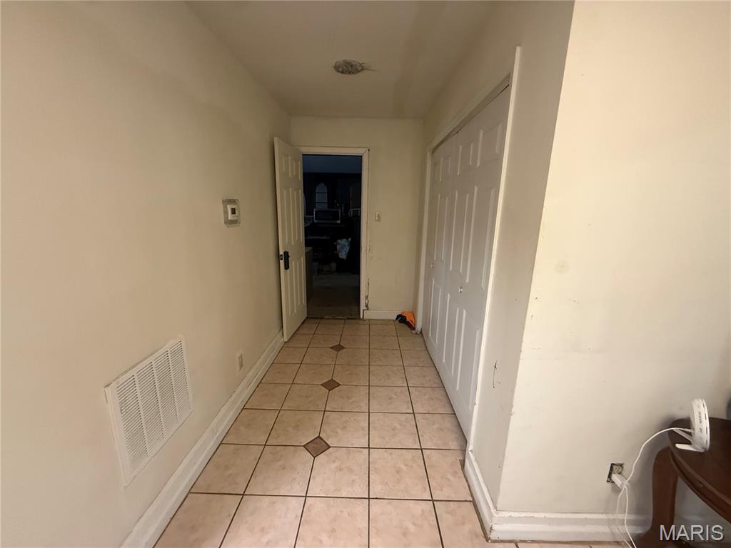 2707 N Service Road Property Photo 20