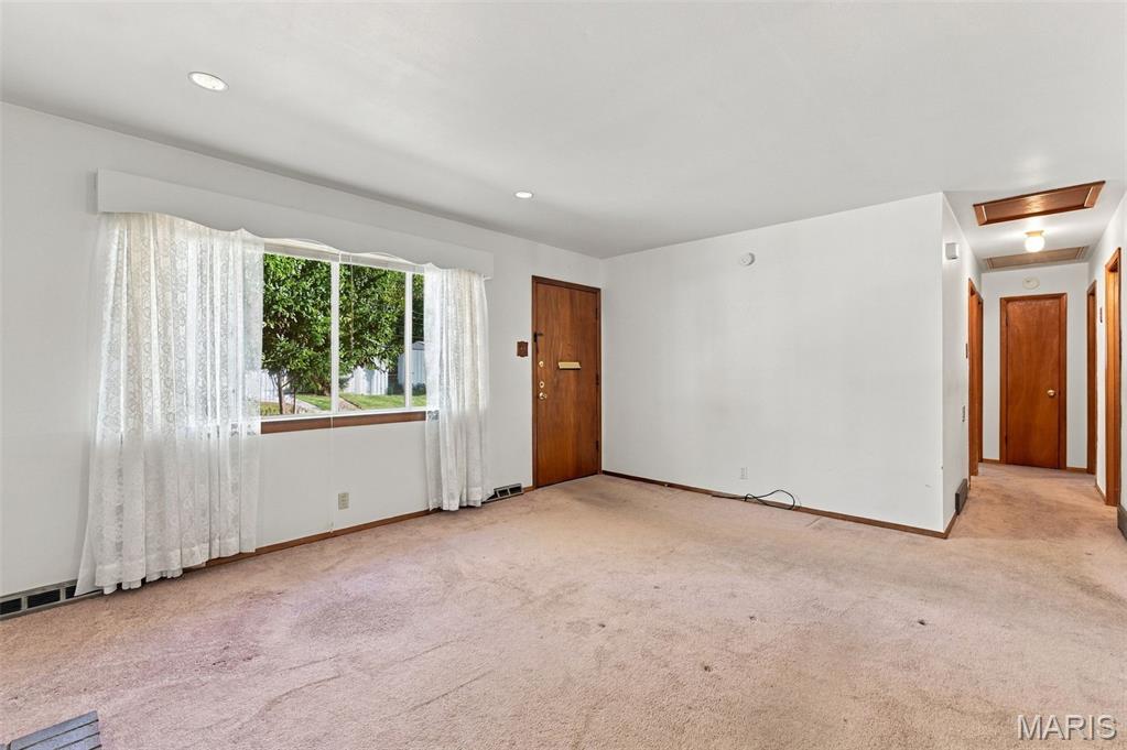 8622 North Avenue Property Photo 4