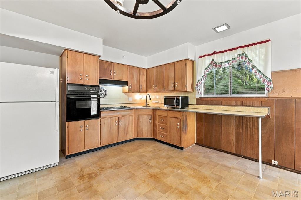 8622 North Avenue Property Photo 5