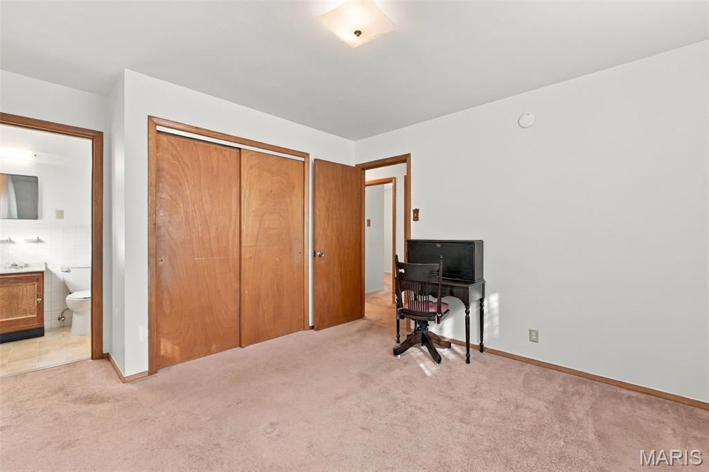 8622 North Avenue Property Photo 9