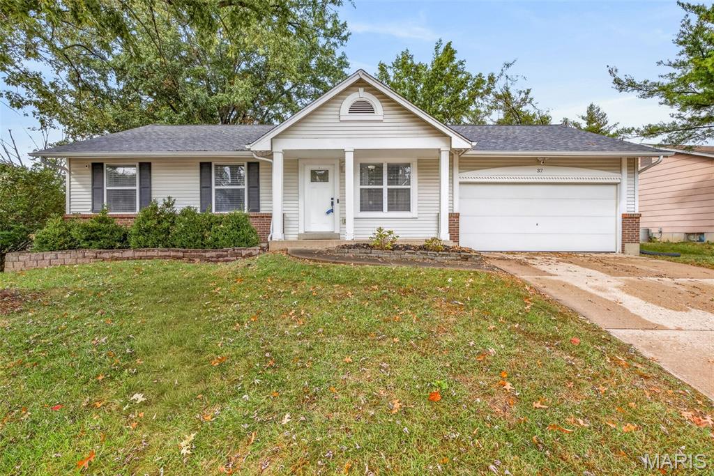 37 Royal Oaks Drive