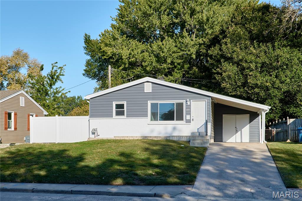 225 N Duchesne Drive Property Photo 2