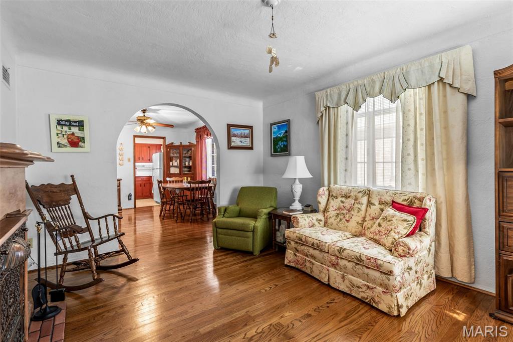 729 Zeiss Property Photo 3