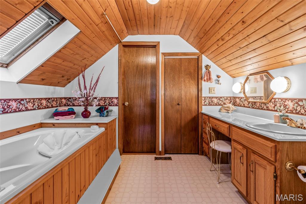 729 Zeiss Property Photo 9