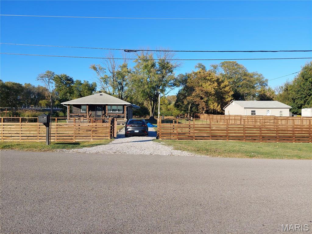 2521 North Street Property Photo 6