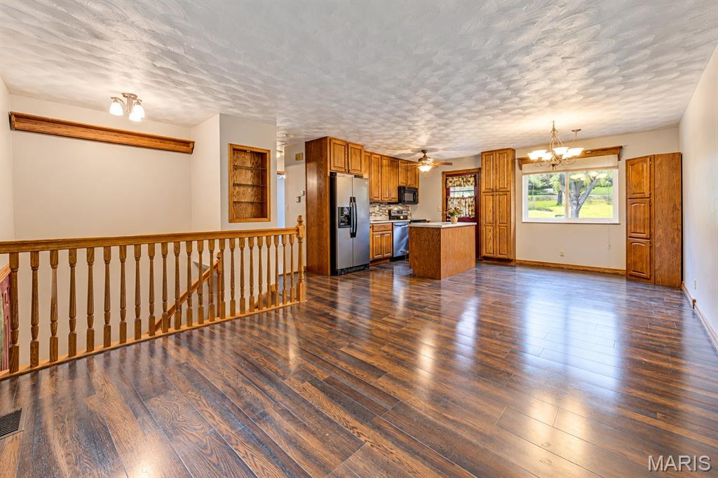 7875 Oak Lawn Place Property Photo 4