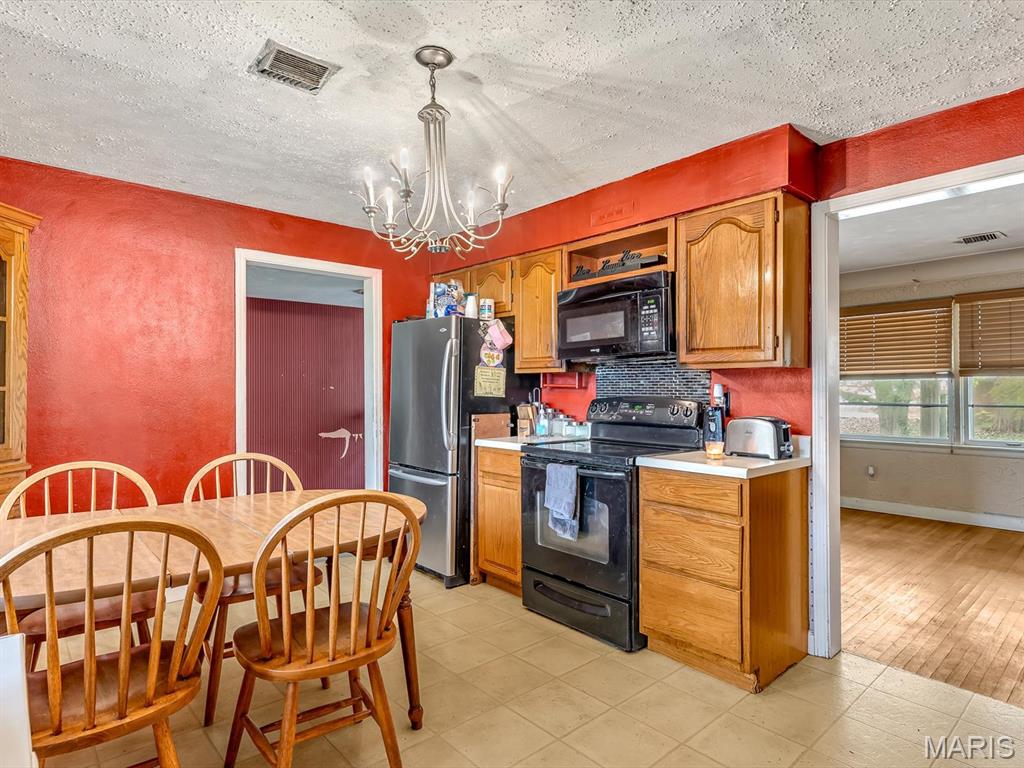 2 Timothy Lane Property Photo 3