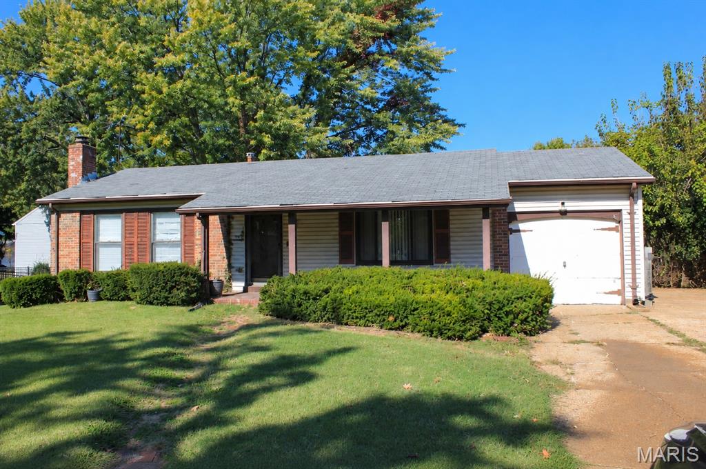 1971 Shoreham Drive Property Photo 1
