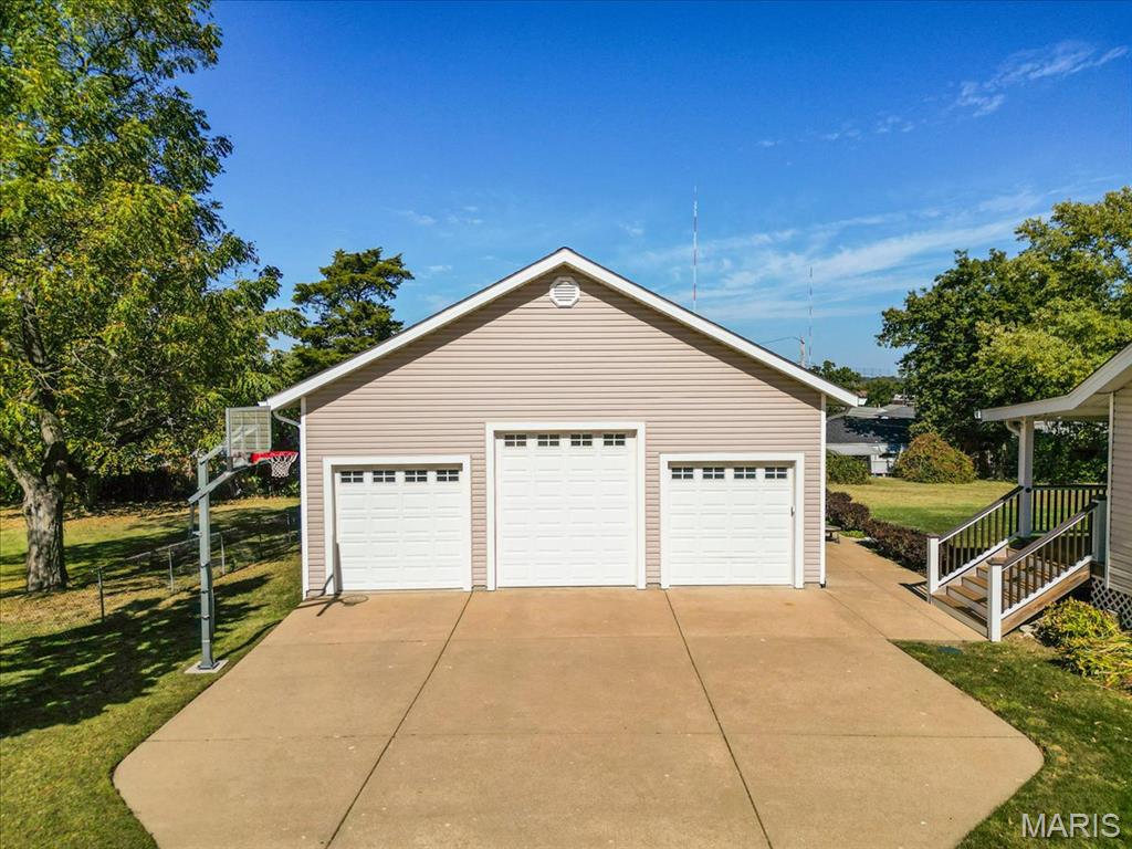 6939 Weber Road Property Photo 4