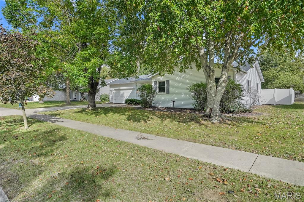706 Ash Street Property Photo 4