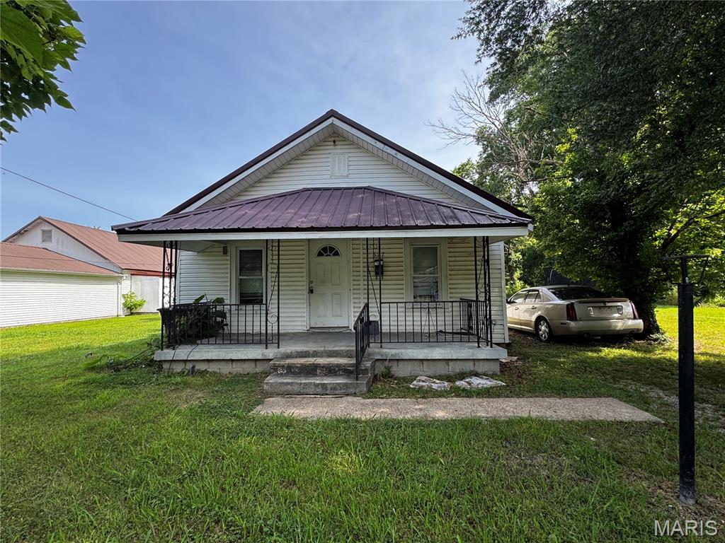 527 W Victor Street Property Photo 1