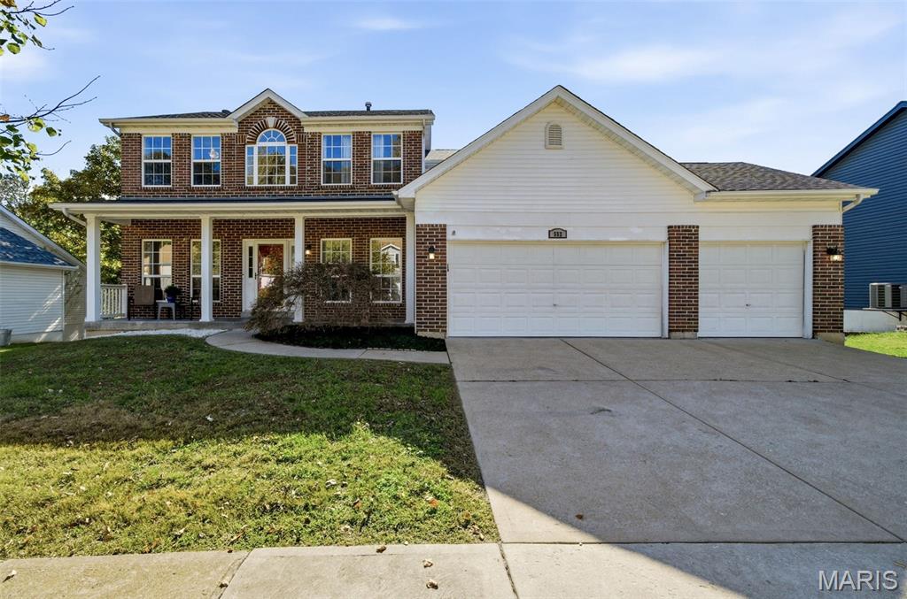 552 Hickory Manor