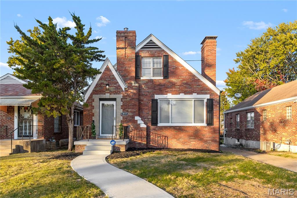 1615 Veronica Avenue Property Photo 1