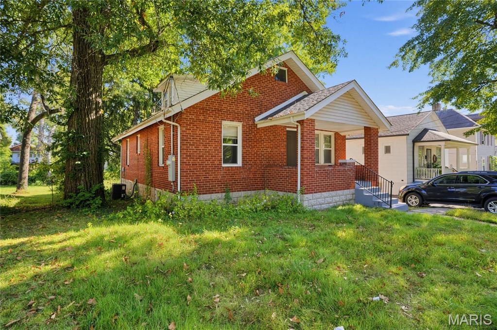 300 S Clark Avenue Property Photo 1