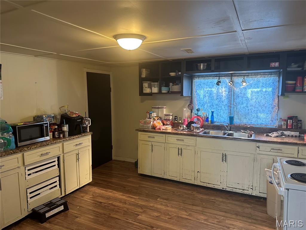 408 Henderson Avenue Property Photo 5