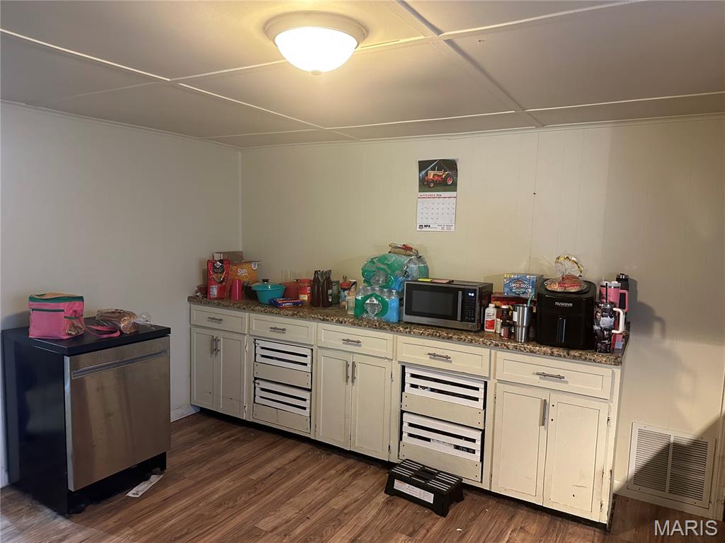 408 Henderson Avenue Property Photo 6