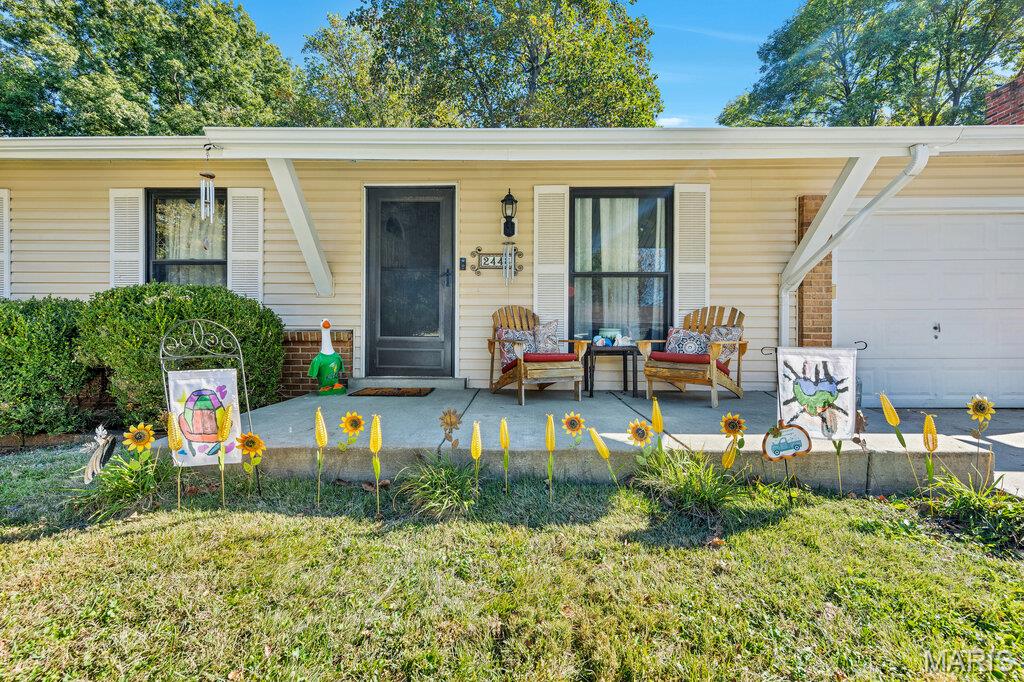 2448 Village Glen Court Property Photo 2