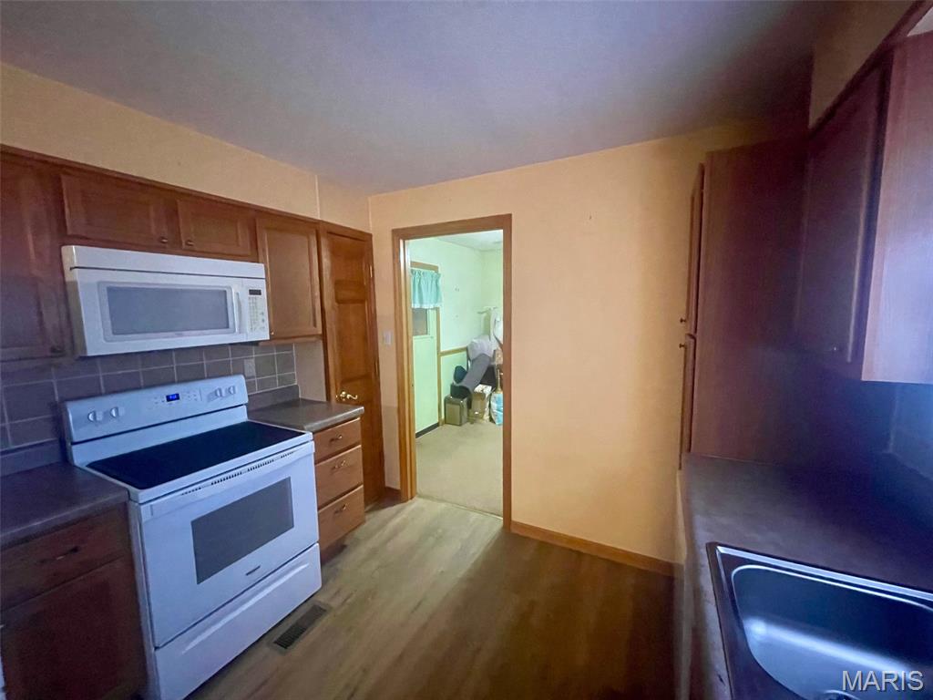 320 Baker Street Property Photo 10