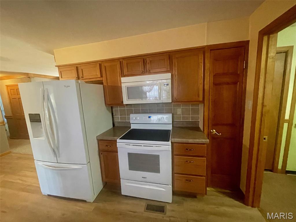320 Baker Street Property Photo 11
