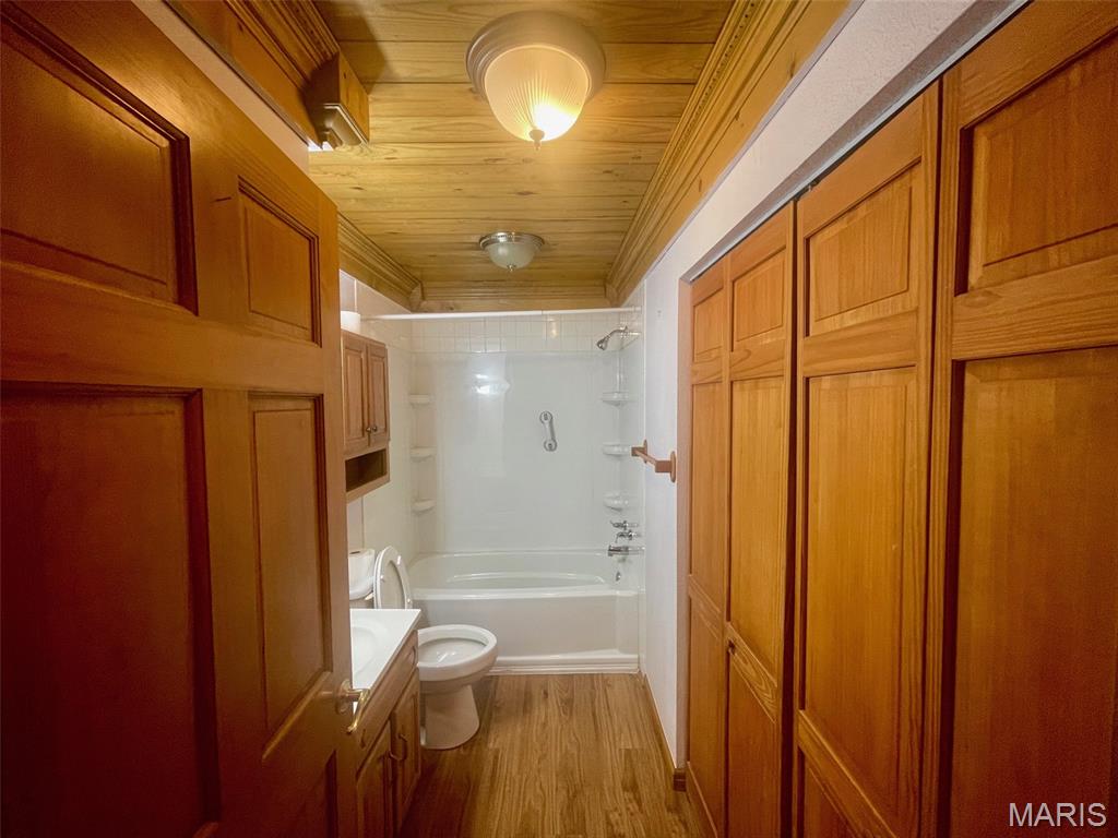 320 Baker Street Property Photo 17