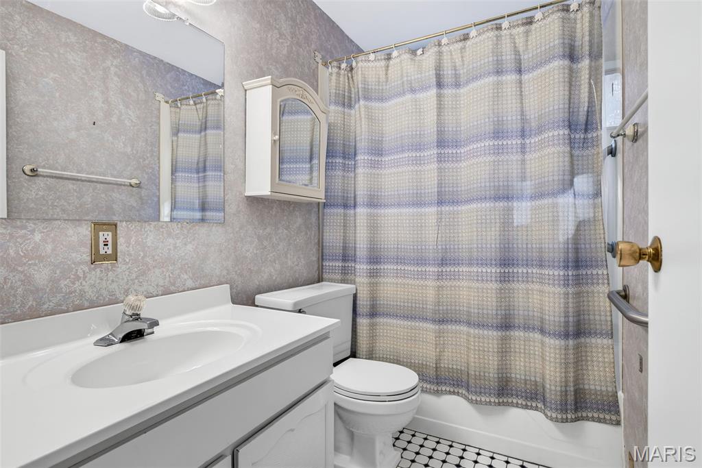 10821 Carroll Wood Way Property Photo 8