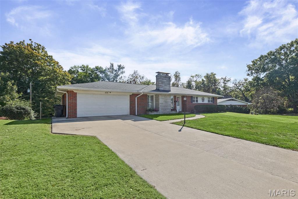 208 Brentmoor Drive Property Photo 1