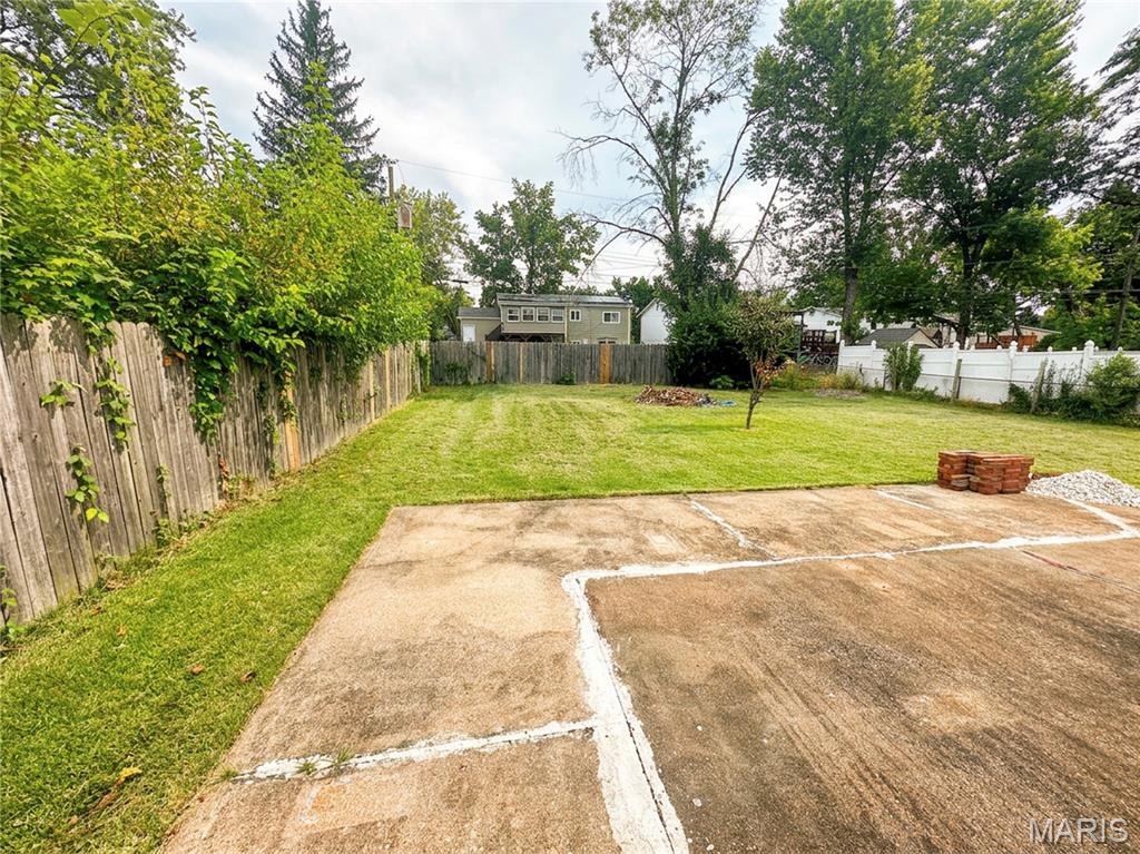 12469 Glengate Drive Property Photo 14