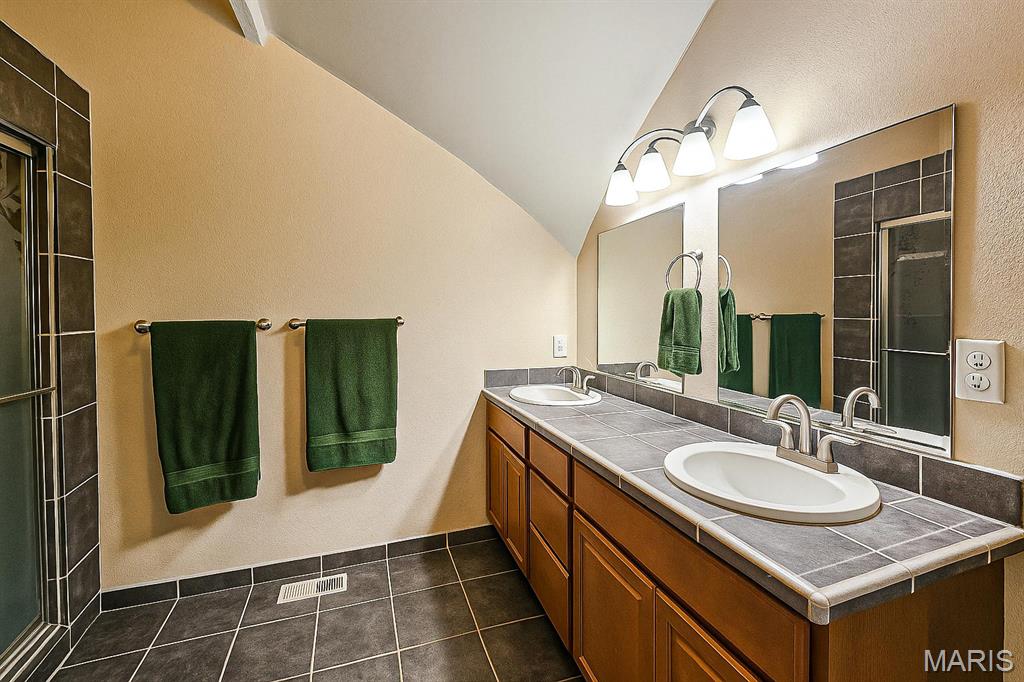 21 Charles Drive Property Photo 10