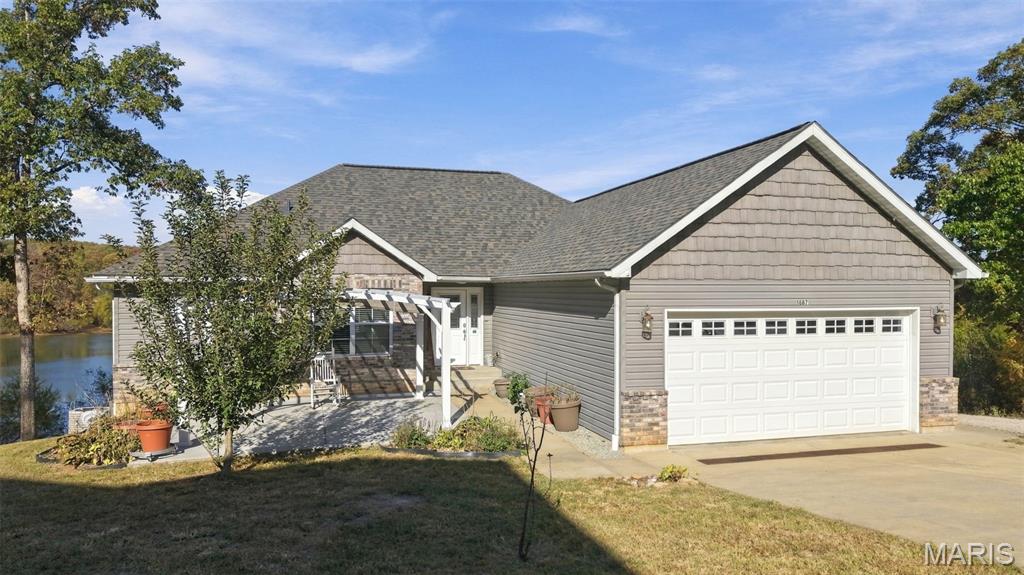 1887 Tiffany Drive Property Photo 3