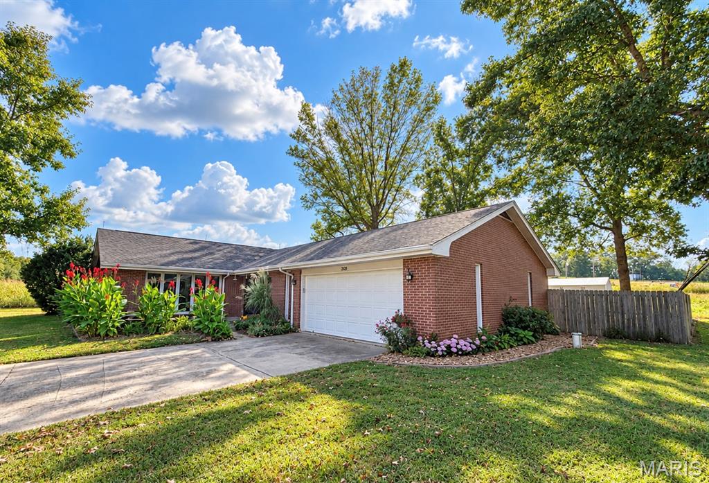 2733 Plymouth Drive Property Photo 1
