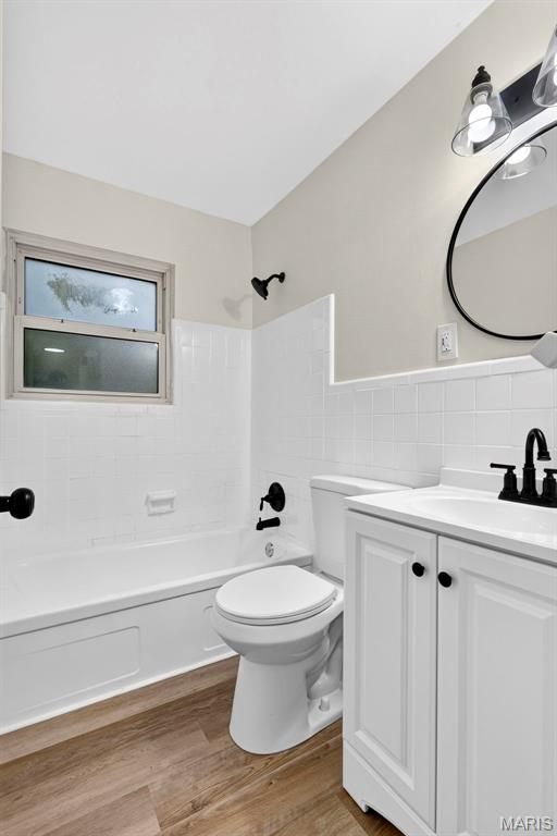 680 Jamaica Place Property Photo 3