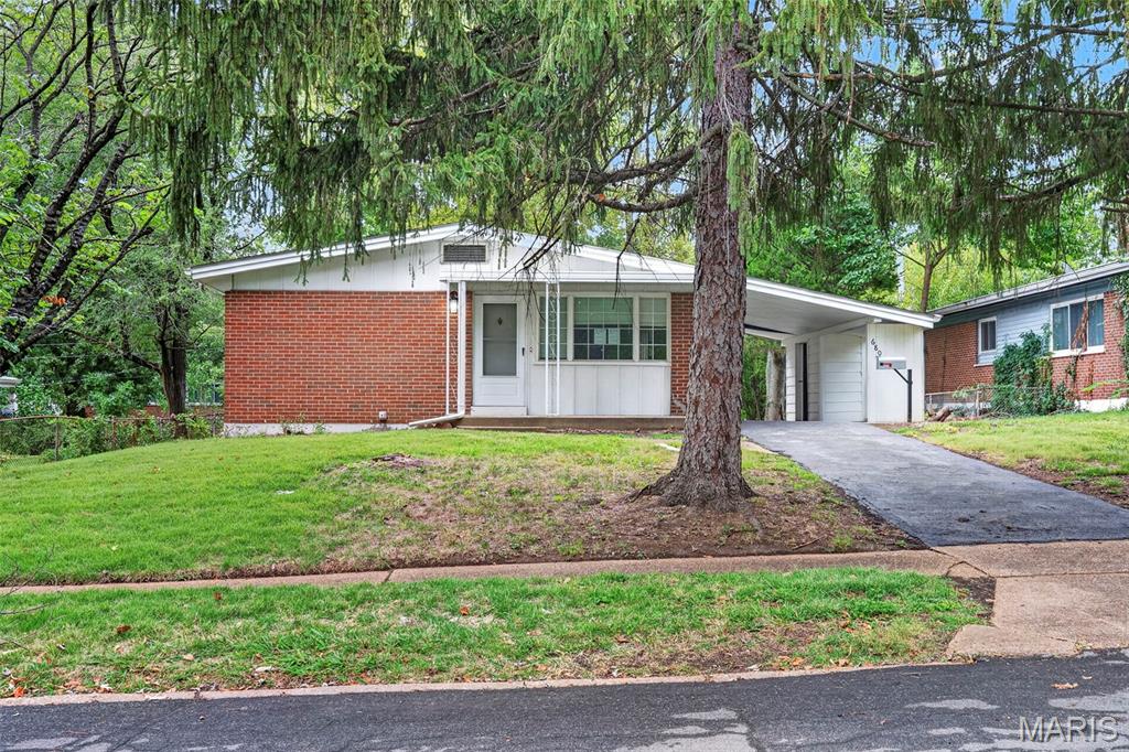 680 Jamaica Place Property Photo 6