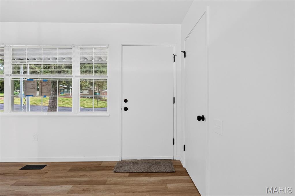 680 Jamaica Place Property Photo 9