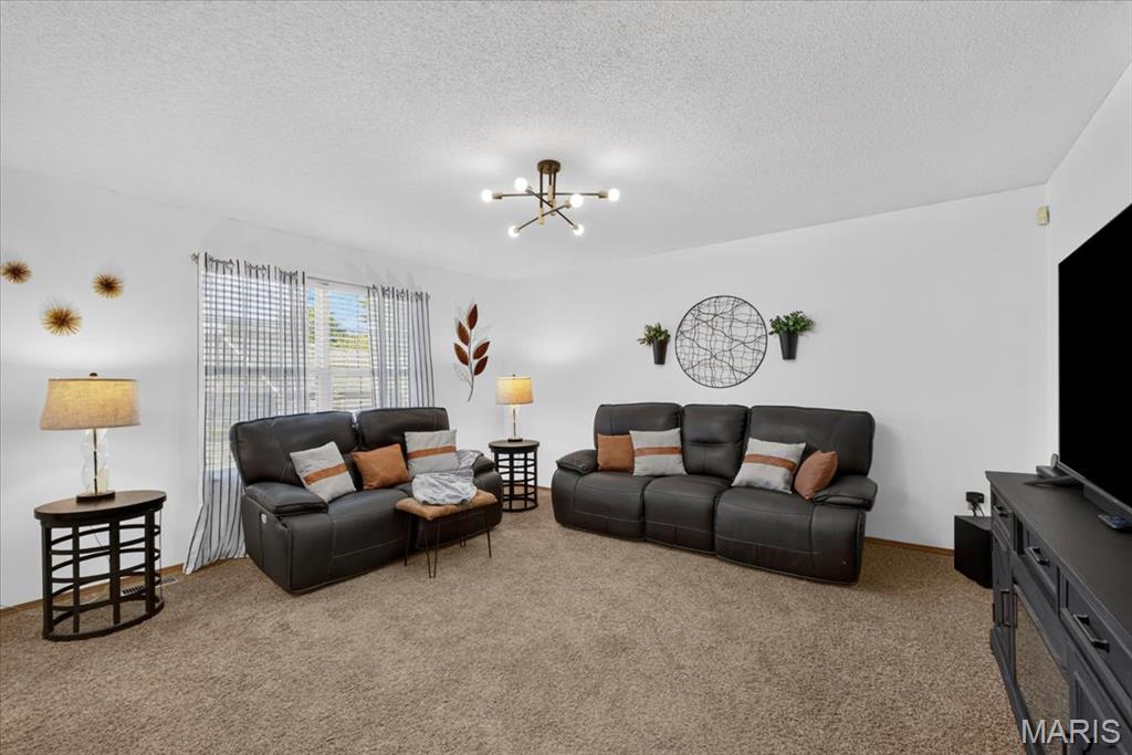 1264 Ridgewood Court Property Photo 3