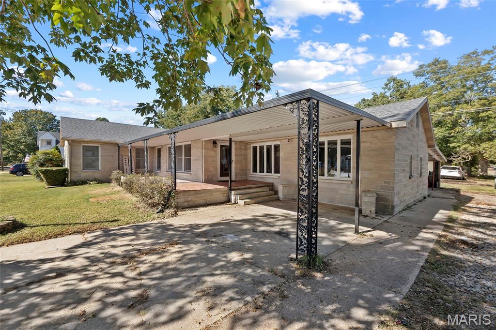 501 W Sturdivant Street Property Photo 2